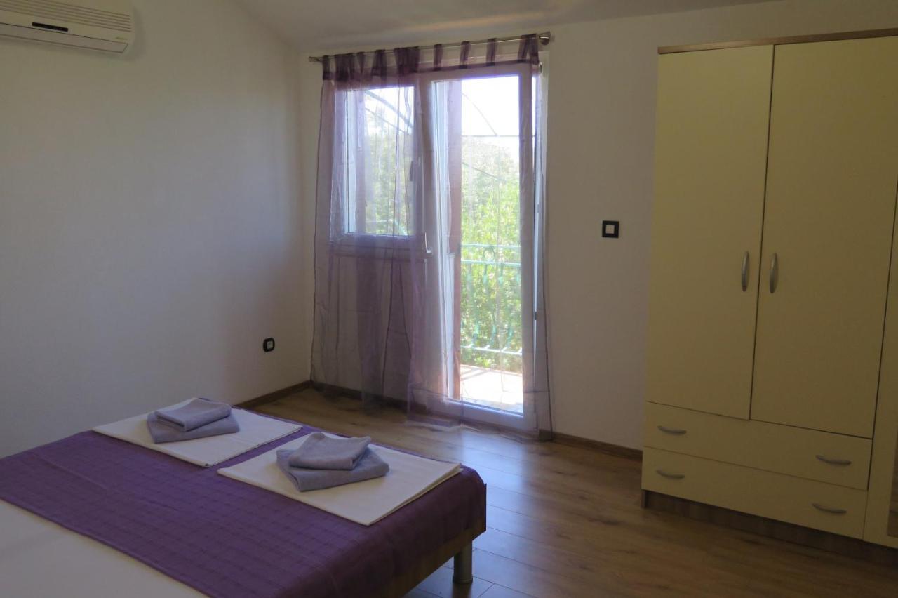 Lumbrela Apartments Starigrad Paklenica Luaran gambar