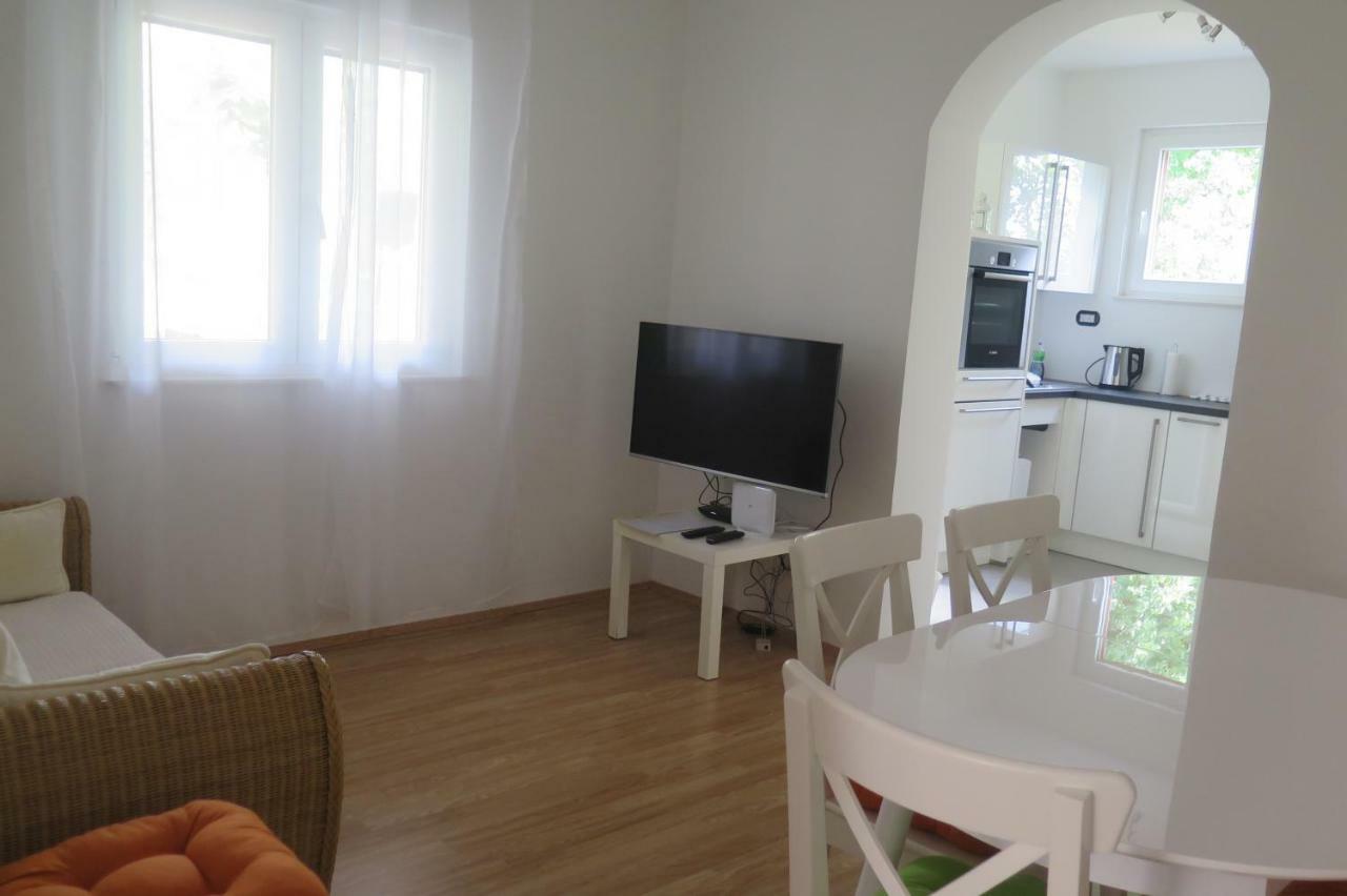 Lumbrela Apartments Starigrad Paklenica Luaran gambar